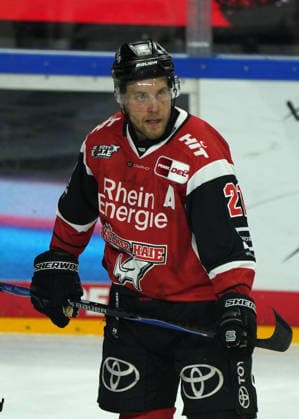 Köln, DEL, 1.DEL, Saison 2025 2026, Playoffs Halbfinale , Kölner Haie vs Eisbären Berlin , 10.04.2026, Lanxessarena Köln, Juhani Tyrväinnen Kölner Haie, Finnland, Finland, FIN; Aktion, Einzelbild *** Cologne, DEL, 1 DEL, season 2025 2026, playoffs semi-final , Cologne Sharks vs. Eisbären Berlin , 10 04 2026, Lanxessarena Cologne, Juhani Tyrväinnen Cologne Sharks, Finland, Finland, FIN action, single picture