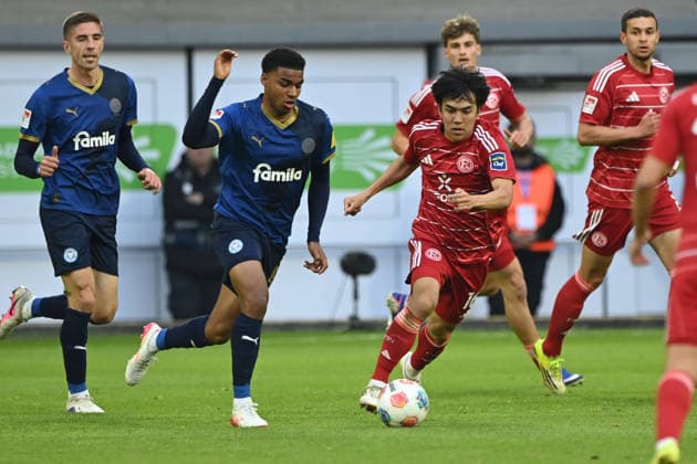 Ikem UGOH (KI) gegen Satoshi TANAKA (D) Aktion, Zweikampf, Fussball 2. Bundesliga, 29. Spieltag, Fortuna Duesseldorf (D) - Holstein Kiel (KI) 1-2 am 10.04.2026 in der Merkur Spiel Arena Duesseldorf Deutschland. DFL regulations prohibit any use of photographs as image sequences and or quasi-video oÂ‚Ã‚Â *** Ikem UGOH KI vs Satoshi TANAKA D action, duel, Soccer 2 Bundesliga, Matchday 29, Fortuna Duesseldorf D Holstein Kiel KI 1 2 on 10 04 2026 at Merkur Spiel Arena Duesseldorf Germany DFL regulations prohibit any use of photographs as image sequences and or quasi video oÂÃÂ