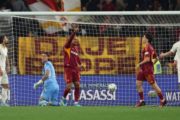 April 10, 2026, Rome, Lazio, Italy: RomaÃ¢â‚¬â ¢s Dinyell Malen celebrates after scoring their third gol during Serie A soccer match AS Roma - Pisa SC Stadio Olimpico on April 10, 2026 in Rome , Italy. Rome Italy - ZUMAl131 20260410_zsp_l131_029 Copyright: xCiroxDexLucax