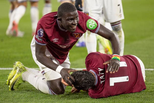West Ham United v Wolverhampton Wanderers, Premier League, Football, The London Stadium, London, UK - 10 Apr 2026 Goal. Taty Castellanos of West Ham United (11) celebrates with teammate El Hadji Malick Diouf of West Ham United (12) after Taty scores the third goal of the game London The London Stadium Stratford GBR, UK NEWSPAPERS OUT Copyright: xEllixBirchx