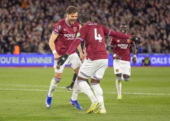 West Ham United v Wolverhampton Wanderers, Premier League, Football, The London Stadium, London, UK - 10 Apr 2026 Konstantinos Mavropanos of West Ham United (15) celebrates after he scores the fourth goal of the game London The London Stadium Stratford GBR, UK NEWSPAPERS OUT Copyright: xEllixBirchx