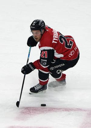 Köln, DEL, 1.DEL, Saison 2025 2026, Playoffs Halbfinale , Kölner Haie vs Eisbären Berlin , 10.04.2026, Lanxessarena Köln, Juhani Tyrväinen Kölner Haie, Finnland, Finland, FIN; Aktion, Einzelbild *** Cologne, DEL, 1 DEL, season 2025 2026, playoffs semi-final , Cologne Sharks vs. Eisbären Berlin , 10 04 2026, Lanxessarena Cologne, Juhani Tyrväinen Cologne Sharks, Finland, Finland, FIN action, single image