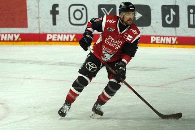 Köln, DEL, Saison 2025 2026, Playoffs semi Finale Spiel 2, Kölner Haie vs Eisbären Berlin , 10.04.2026. Lanxessarena Köln, Moritz Müller, Kölner Haie *** Cologne, DEL, season 2025 2026, playoffs semi finals game 2, Cologne Sharks vs Eisbären Berlin , 10 04 2026 Lanxessarena Cologne, Moritz Müller, Cologne Sharks
