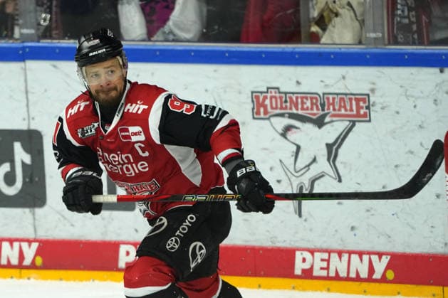 Köln, DEL, Saison 2025 2026, Playoffs semi Finale Spiel 2, Kölner Haie vs Eisbären Berlin , 10.04.2026. Lanxessarena Köln, Moritz Müller, Kölner Haie *** Cologne, DEL, season 2025 2026, playoffs semi finals game 2, Cologne Sharks vs Eisbären Berlin , 10 04 2026 Lanxessarena Cologne, Moritz Müller, Cologne Sharks