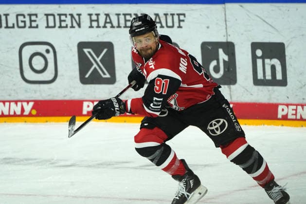 Köln, DEL, Saison 2025 2026, Playoffs semi Finale Spiel 2, Kölner Haie vs Eisbären Berlin , 10.04.2026. Lanxessarena Köln, Moritz Müller, Kölner Haie *** Cologne, DEL, season 2025 2026, playoffs semi finals game 2, Cologne Sharks vs Eisbären Berlin , 10 04 2026 Lanxessarena Cologne, Moritz Müller, Cologne Sharks