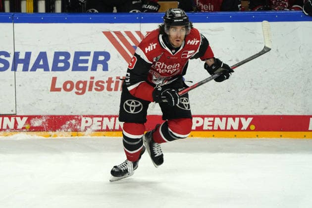 Köln, DEL, Saison 2025 2026, Playoffs semi Finale Spiel 2, Kölner Haie vs Eisbären Berlin , 10.04.2026. Lanxessarena Köln, Gregor MacLeod, Kölner Haie *** Cologne, DEL, season 2025 2026, playoffs semi finals game 2, Cologne Sharks vs Eisbären Berlin , 10 04 2026 Lanxessarena Cologne, Gregor MacLeod, Cologne Sharks