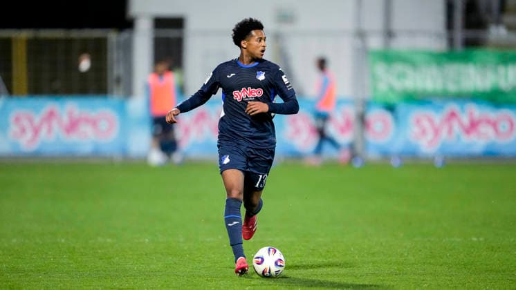 Natnael Abraha (TSG II, 13), am Ball, Freisteller, Ganzkörper, Einzelbild, Einzelfoto, Aktion, Action, 10.04.2026, Sinsheim (Deutschland), Fussball, 3. Liga, TSG 1899 Hoffenheim II - 1. FC Schweinfurt 05, DFB DFL REGULATIONS PROHIBIT ANY USE OF PHOTOGRAPHS AS IMAGE SEQUENCES AND OR QUASI-VIDEO. *** Natnael Abraha TSG II, 13 , on the ball, cropped, full body, single image, single photo, action, action, 10 04 2026, Sinsheim Germany , Soccer, 3 Liga, TSG 1899 Hoffenheim II 1 FC Schweinfurt 05, DFB DFL REGULATIONS PROHIBIT ANY USE OF PHOTOGRAPHS AS IMAGE SEQUENCES AND OR QUASI VIDEO xozx