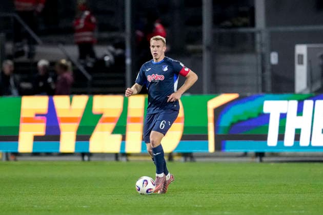 Valentin Lässig (TSG II, 6), am Ball, Freisteller, Ganzkörper, Einzelbild, Einzelfoto, Aktion, Action, 10.04.2026, Sinsheim (Deutschland), Fussball, 3. Liga, TSG 1899 Hoffenheim II - 1. FC Schweinfurt 05, DFB DFL REGULATIONS PROHIBIT ANY USE OF PHOTOGRAPHS AS IMAGE SEQUENCES AND OR QUASI-VIDEO. *** Valentin Lässig TSG II, 6 , on the ball, cropped, full body, single image, single photo, action, action, 10 04 2026, Sinsheim Germany , Soccer, 3 Liga, TSG 1899 Hoffenheim II 1 FC Schweinfurt 05, DFB DFL REGULATIONS PROHIBIT ANY USE OF PHOTOGRAPHS AS IMAGE SEQUENCES AND OR QUASI VIDEO xozx