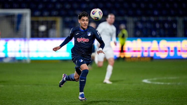 Deniz Zeitler (TSG II, 38), am Ball, Freisteller, Ganzkörper, Einzelbild, Einzelfoto, Aktion, Action, 10.04.2026, Sinsheim (Deutschland), Fussball, 3. Liga, TSG 1899 Hoffenheim II - 1. FC Schweinfurt 05, DFB DFL REGULATIONS PROHIBIT ANY USE OF PHOTOGRAPHS AS IMAGE SEQUENCES AND OR QUASI-VIDEO. *** Deniz Zeitler TSG II, 38 , on the ball, cropped, full body, single image, single photo, action, action, 10 04 2026, Sinsheim Germany , Soccer, 3 Liga, TSG 1899 Hoffenheim II 1 FC Schweinfurt 05, DFB DFL REGULATIONS PROHIBIT ANY USE OF PHOTOGRAPHS AS IMAGE SEQUENCES AND OR QUASI VIDEO xozx