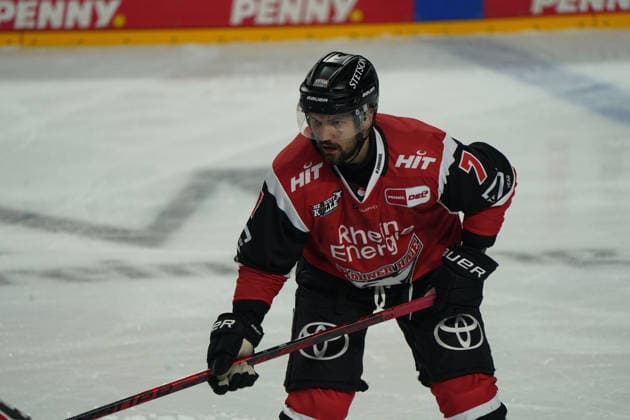 Köln, DEL, 1.DEL, Saison 2025 2026, Playoffs, Kölner Haie vs Eisbären Berlin , 10.0342026, Lanxessarena Köln, Oliwer Kaski Kölner Haie, Finnland, Finland, FIN; Aktion, Einzelbild *** Cologne, DEL, 1 DEL, Season 2025 2026, Playoffs, Kölner Haie vs Eisbären Berlin , 10 0342026, Lanxessarena Cologne, Oliwer Kaski Kölner Haie, Finland, Finland, FIN action, single image