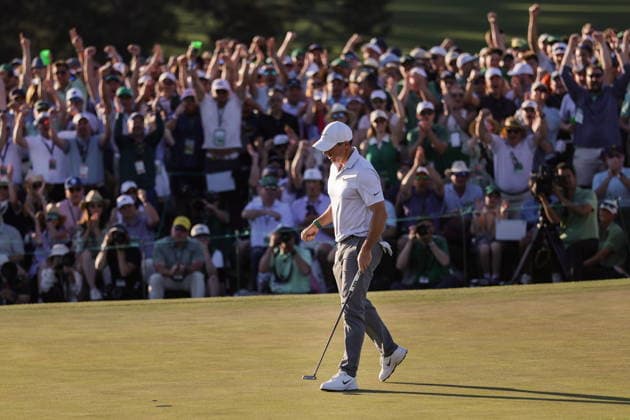 Golf 2026 Masters Tournament - Round 2 Rory McIlroy of Northern Ireland acknowledges the patrons after hitting a birdie on the 18th hole in round 2 of the 2026 Masters tournament in August, Georgia, USA, 10 April 2026. Augusta GEORGIA United States  Copyright: xERIKxS.xLESSERx