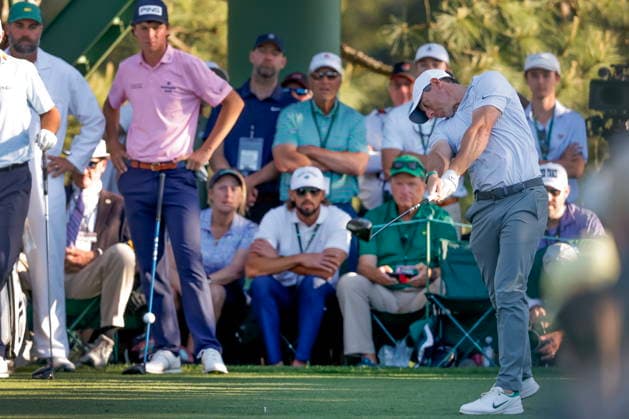 Golf 2026 Masters Tournament - Round 2 Rory McIlroy of Northern Ireland tees the 18th hole during round 2 of the 2026 Masters Tournament at the Augusta National Golf Club in Augusta, Georgia, USA, 10 April 2026. Augusta GEORGIA United States  Copyright: xERIKxS.xLESSERx