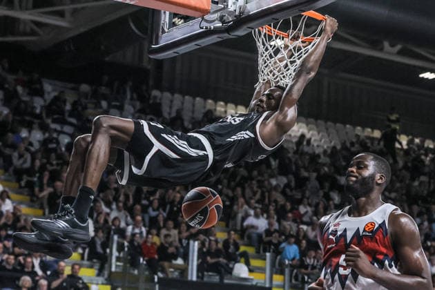 07 Saliou Niang Virtus Bologna Match BASKETBALL - EUROLEAGUE Virtus Bologna vs Kosner Baskonia Vitoria-Gasteiz 10-04-2026 schiacciata during Virtus Bologna vs Baskonia Vitoria, Basketball Euroleague match in Bologna, Italy, April 10 2026  Copyright: xValentinoxOrsini IPAxSportx xipa-agency.netx xx IPA_73875473 IPA_Agency_IPA73875473