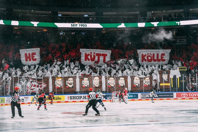 10.04.2026, xjmrgnx, Eishockey Penny DEL 1 2 Finale, Koelner Haie - Eisbären Berlin v.l. Fans von Köln zeigen eine Choreografie vor dem Spiel (DFL DFB REGULATIONS PROHIBIT ANY USE OF PHOTOGRAPHS as IMAGE SEQUENCES and or QUASI-VIDEO) Koeln *** 10 04 2026, xjmrgnx, Eishockey Penny DEL 1 2 Final, Koelner Haie Eisbären Berlin v l Fans of Cologne show a choreography before the game DFL DFB REGULATIONS PROHIBIT ANY USE OF PHOTOGRAPHS as IMAGE SEQUENCES and or QUASI VIDEO Koeln