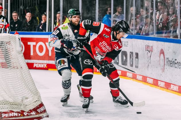 10.04.2026, xjmrgnx, Eishockey Penny DEL 1 2 Finale, Koelner Haie - Eisbären Berlin v.l. Zweikampf zwischen Lean Bergmann (10, Eisbaeren Berlin) und Gregor MacLeod (89, Koelner Haie) (DFL DFB REGULATIONS PROHIBIT ANY USE OF PHOTOGRAPHS as IMAGE SEQUENCES and or QUASI-VIDEO) Koeln *** 10 04 2026, xjmrgnx, Eishockey Penny DEL 1 2 Finale, Koelner Haie Eisbären Berlin v l Zweikampf zwischen Lean Bergmann 10, Eisbaeren Berlin und Gregor MacLeod 89, Koelner Haie DFL DFB REGULATIONS PROHIBIT ANY USE OF PHOTOGRAPHS as IMAGE SEQUENCES and or QUASI VIDEO Koeln