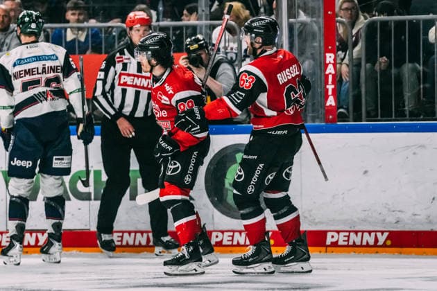 10.04.2026, xjmrgnx, Eishockey Penny DEL 1 2 Finale, Koelner Haie - Eisbären Berlin v.l. Gregor MacLeod (89, Koelner Haie) bejubelt seinen Treffer zum 5:1 mit Teamkollege Patrick Russell (63, Koelner Haie) (DFL DFB REGULATIONS PROHIBIT ANY USE OF PHOTOGRAPHS as IMAGE SEQUENCES and or QUASI-VIDEO) Koeln *** 10 04 2026, xjmrgnx, Eishockey Penny DEL 1 2 Finale, Koelner Haie Eisbären Berlin v l Gregor MacLeod 89, Koelner Haie celebrates his goal to 5 1 with teammate Patrick Russell 63, Koelner Haie DFL DFB REGULATIONS PROHIBIT ANY USE OF PHOTOGRAPHS as IMAGE SEQUENCES and or QUASI VIDEO Koeln