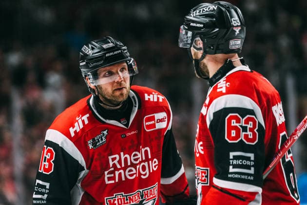 10.04.2026, xjmrgnx, Eishockey Penny DEL 1 2 Finale, Koelner Haie - Eisbären Berlin v.l. Valtteri Kemiläinen (13, Koelner Haie) im Gespräch mit Patrick Russell (63, Koelner Haie) (DFL DFB REGULATIONS PROHIBIT ANY USE OF PHOTOGRAPHS as IMAGE SEQUENCES and or QUASI-VIDEO) Koeln *** 10 04 2026, xjmrgnx, Ice Hockey Penny DEL 1 2 Final, Koelner Haie Eisbären Berlin v l Valtteri Kemiläinen 13, Koelner Haie in conversation with Patrick Russell 63, Koelner Haie DFL DFB REGULATIONS PROHIBIT ANY USE OF PHOTOGRAPHS as IMAGE SEQUENCES and or QUASI VIDEO Koeln