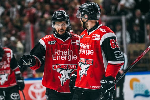 10.04.2026, xjmrgnx, Eishockey Penny DEL 1 2 Finale, Koelner Haie - Eisbären Berlin v.l. Tanner Kero (10, Koelner Haie) und Patrick Russell (63, Koelner Haie) im Gespräch (DFL DFB REGULATIONS PROHIBIT ANY USE OF PHOTOGRAPHS as IMAGE SEQUENCES and or QUASI-VIDEO) Koeln *** 10 04 2026, xjmrgnx, Eishockey Penny DEL 1 2 Finale, Koelner Haie Eisbären Berlin v l Tanner Kero 10, Koelner Haie und Patrick Russell 63, Koelner Haie im Gespräch DFL DFB REGULATIONS PROHIBIT ANY USE OF PHOTOGRAPHS as IMAGE SEQUENCES and or QUASI VIDEO Koeln