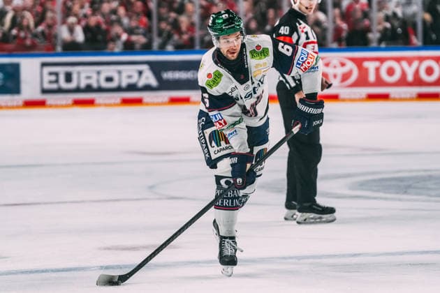 10.04.2026, xjmrgnx, Eishockey Penny DEL 1 2 Finale, Koelner Haie - Eisbären Berlin v.l. Angriff über Kai Wissmann (6, Eisbaeren Berlin) (DFL DFB REGULATIONS PROHIBIT ANY USE OF PHOTOGRAPHS as IMAGE SEQUENCES and or QUASI-VIDEO) Koeln *** 10 04 2026, xjmrgnx, Eishockey Penny DEL 1 2 Finale, Koelner Haie Eisbären Berlin v l Angriff über Kai Wissmann 6, Eisbaeren Berlin DFL DFB REGULATIONS PROHIBIT ANY USE OF PHOTOGRAPHS as IMAGE SEQUENCES and or QUASI VIDEO Koeln