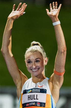 April 10, 2026, Sydney, Nsw, Australia: JESSICA HULL of New South Wales waves to the crowd before the Women s 1500m final at the 2026 Australian Athletics Championships. Sydney Australia - ZUMAt173 20260410_zsp_t173_006 Copyright: xStephanexThomasx