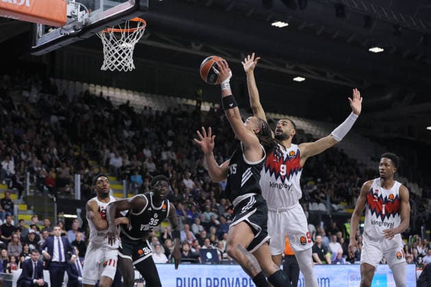 BASKET - Euroleague - Virtus Bologna vs Baskonia Vitoria 03 Carsen EDWARDS Virtus Bologna Match BASKETBALL - EUROLEAGUE Virtus Bologna vs Kosner Baskonia Vitoria-Gasteiz 10-04-2026 09b Timothe Luwawu-Cabarr Vitoria-Gasteiz Match BASKETBALL - EUROLEAGUE Virtus Bologna vs Kosner Baskonia Vitoria-Gasteiz 10-04-2026 during Virtus Bologna vs Baskonia Vitoria, Basketball Euroleague match in Bologna, Italy, April 10 2026 Bologna Italy  Copyright: xIPAxSport ABACAx