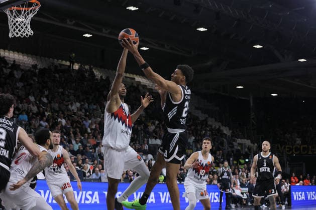 BASKET - Euroleague - Virtus Bologna vs Baskonia Vitoria 21 Derrick ALSTON JR. Virtus Bologna Match BASKETBALL - EUROLEAGUE Virtus Bologna vs Kosner Baskonia Vitoria-Gasteiz 10-04-2026 01 Mamadi Diakite Vitoria-Gasteiz Match BASKETBALL - EUROLEAGUE Virtus Bologna vs Kosner Baskonia Vitoria-Gasteiz 10-04-2026 stoppata during Virtus Bologna vs Baskonia Vitoria, Basketball Euroleague match in Bologna, Italy, April 10 2026 Bologna Italy  Copyright: xIPAxSport ABACAx
