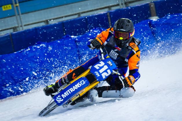 Heerenveen, Niederlande 11. April 2026: FIM Ice Speedway Gladiators Einzel-Weltmeisterschaft Finale 3 in Heerenveen - Training Im Bild: Lukas Hutla (CZE) Thialf Eisstadion *** Heerenveen, Netherlands 11 April 2026 FIM Ice Speedway Gladiators Individual World Championship Final 3 in Heerenveen Training Pictured Lukas Hutla CZE Thialf Ice Stadium Copyright: xFotostandx xGelhotx