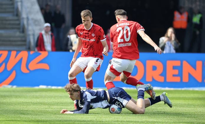 Fabian Kunze, Kennet Eichhorn, Mergim Berisha Zweikampf Spielszene Aktion Fußball Fussball DFL 2.Bundesliga Herren 29. Spieltag Saison 2025 2026 11.04.2026 Hertha BSC Berlin vs. 1.FC Kaiserslautern FCK DFL regulations prohibit any use of photographs as image sequences and or quasi-video