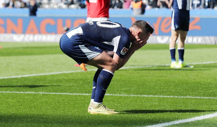 Paul Seguin enttäuscht nach vergebener Torchance Enttäuschung Fußball Fussball DFL 2.Bundesliga Herren 29. Spieltag Saison 2025 2026 11.04.2026 Hertha BSC Berlin vs. 1.FC Kaiserslautern FCK DFL regulations prohibit any use of photographs as image sequences and or quasi-video