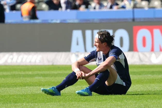 BERLIN, DEUTSCHLAND - APRIL 11: final whistle, end of game, Fabian Reese (Hertha, 11), disappointed, dissatisfied, frustration, sitting on the ground, during the match in the 2. German Bundesliga: Hertha BSC - 1. FC Kaiserslautern at Olympiastadion on matchday 29 on April 11, 2026 in Berlin, Deutschland. DFB regulations prohibit any use of photographs as image sequences and or quasi video. Berlin Deutschland Copyright: xO.Frankex