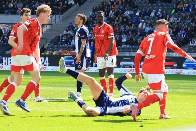 DEU, DFL, 2. FBL, Hertha BSC vs. 1.FC Kaiserslautern, 11.04.2026, Berliner Olympiastadion, Berlin, DEU, DFL, 2. FBL, Hertha BSC vs. 1.FC Kaiserslautern, im Bild Kennet Eichhorn (Hertha BSC Berlin 23), Marlon Ritter (1.FC Kaiserslautern 7), Mika Haas (1.FC Kaiserslautern 22), MAXWELL GYAMFI (1.FC Kaiserslautern 4) DFL - regulations prohibit any use of Photographs as image sequences and or quasi-video