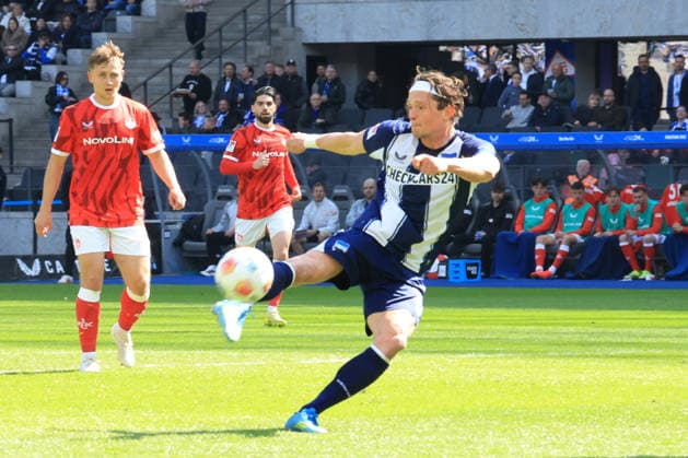 DEU, DFL, 2. FBL, Hertha BSC vs. 1.FC Kaiserslautern, 11.04.2026, Berliner Olympiastadion, Berlin, DEU, DFL, 2. FBL, Hertha BSC vs. 1.FC Kaiserslautern, im Bild Fabian Reese (Hertha BSC Berlin 11) DFL - regulations prohibit any use of Photographs as image sequences and or quasi-video