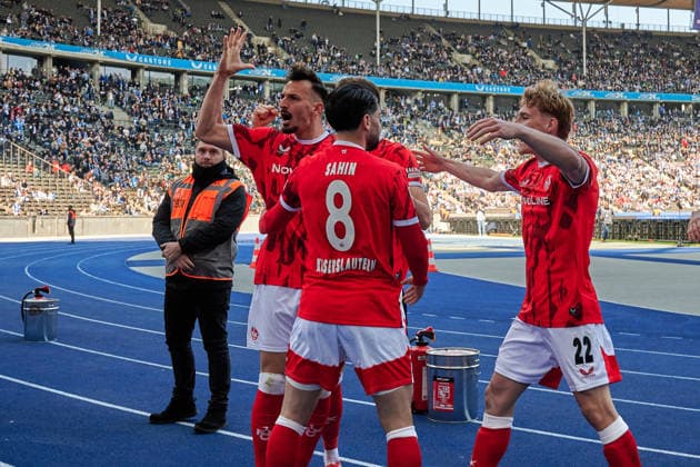 1. FC Kaiserslautern, jubelt ueber Tor zum, 1:0, von Mergim Berisha (1. FC Kaiserslautern, 20), Semih Sahin (1. FC Kaiserslautern, 08), GER, Hertha BSC vs. ,1. FC Kaiserslautern, 2. Bundesliga, Saison 2025 2026, 29. Spieltag, 11.04.2026 (DFL REGULATIONS PROHIBIT ANY USE OF PHOTOGRAPHS AS IMAGE SEQUENCES AND OR QUASI - VIDEO). GER, Hertha BSC vs. ,1. FC Kaiserslautern, 2. Bundesliga, Saison 2025 2026, 29. Spieltag, 11.04.2026 Berlin
