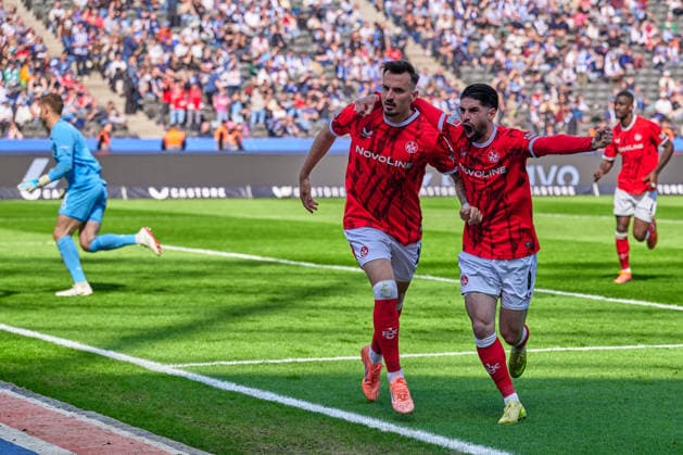 1. FC Kaiserslautern, jubelt ueber Tor zum, 1:0, von Mergim Berisha (1. FC Kaiserslautern, 20), Semih Sahin (1. FC Kaiserslautern, 08), GER, Hertha BSC vs. ,1. FC Kaiserslautern, 2. Bundesliga, Saison 2025 2026, 29. Spieltag, 11.04.2026 (DFL REGULATIONS PROHIBIT ANY USE OF PHOTOGRAPHS AS IMAGE SEQUENCES AND OR QUASI - VIDEO). GER, Hertha BSC vs. ,1. FC Kaiserslautern, 2. Bundesliga, Saison 2025 2026, 29. Spieltag, 11.04.2026 Berlin
