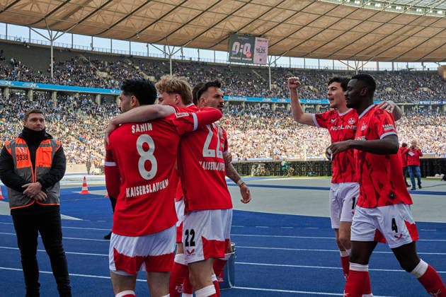 1. FC Kaiserslautern, jubelt ueber Tor zum, 1:0, von Mergim Berisha (1. FC Kaiserslautern, 20), Semih Sahin (1. FC Kaiserslautern, 08), GER, Hertha BSC vs. ,1. FC Kaiserslautern, 2. Bundesliga, Saison 2025 2026, 29. Spieltag, 11.04.2026 (DFL REGULATIONS PROHIBIT ANY USE OF PHOTOGRAPHS AS IMAGE SEQUENCES AND OR QUASI - VIDEO). GER, Hertha BSC vs. ,1. FC Kaiserslautern, 2. Bundesliga, Saison 2025 2026, 29. Spieltag, 11.04.2026 Berlin