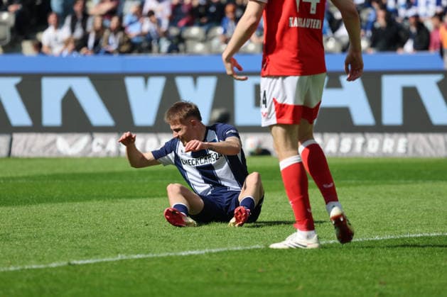 BERLIN, DEUTSCHLAND - APRIL 11: Marten Winkler (Hertha, 22) disappointed, dissatisfied, frustration after a missed goal attempt, during the match in the 2. German Bundesliga: Hertha BSC - 1. FC Kaiserslautern at Olympiastadion on matchday 29 on April 11, 2026 in Berlin, Deutschland. DFB regulations prohibit any use of photographs as image sequences and or quasi video. Berlin Deutschland Copyright: xO.Frankex