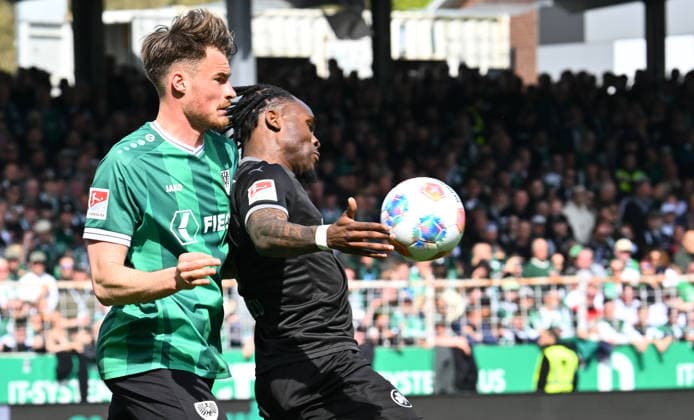 11.04.2026 - Fussball - Saison 2025 2026 - 2. Fussball - Bundesliga - 29. Spieltag: SC Preußen Preussen Münster SCP - SpVgg Greuther Fürth SGF ( Kleeblatt ) - Sportfoto Zink - xwoxzix - DFL regulations prohibit any use of photographs as image sequences and or quasi-video - only for editorial use - Niko Koulis (24, Preußen Münster ) Noel Futkeu (9, SpVgg Greuther Fürth )