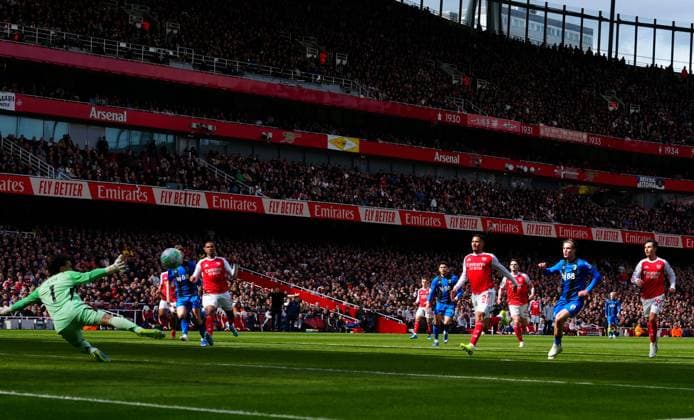 Alex Scott of Bournemouth scores a goal to make it 2-1 Arsenal v AFC Bournemouth, Premier League, Football, Emirates Stadium, London, UK - 11 Apr 2026London Emirates Stadium United Kingdom EDITORIAL USE ONLY No use with unauthorised audio, video, data, fixture lists, club league logos or live services. Online in-match use limited to 120 images, no video emulation. No use in betting, games or single club league player publications. Copyright: xJavierxGarcia Shutterstockx 16823522ae