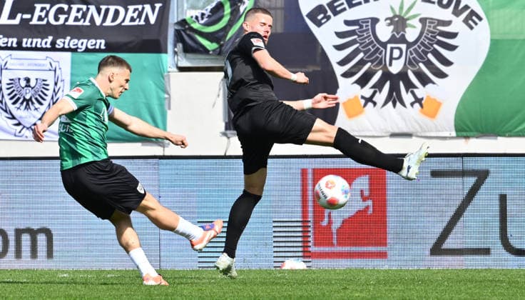 11.04.2026 - Fussball - Saison 2025 2026 - 2. Fussball - Bundesliga - 29. Spieltag: SC Preußen Preussen Münster SCP - SpVgg Greuther Fürth SGF ( Kleeblatt ) - Sportfoto Zink - xwoxzix - DFL regulations prohibit any use of photographs as image sequences and or quasi-video - only for editorial use - Tobias Raschl (32, Preußen Münster ) Jan Elvedi (15, SpVgg Greuther Fürth )