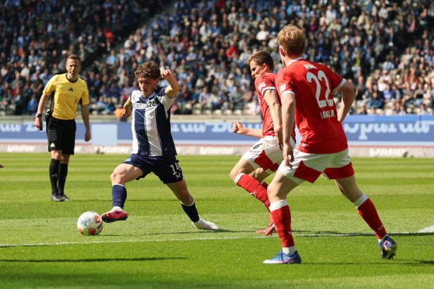 BERLIN, DEUTSCHLAND - APRIL 11: Maurice Krattenmacher (Hertha, 14) in the duel for the ball with Fabian Kunze (Kaiserslautern, 6), right Mika Haas (Kaiserslautern, 22) during the match in the 2. German Bundesliga: Hertha BSC - 1. FC Kaiserslautern at Olympiastadion on matchday 29 on April 11, 2026 in Berlin, Deutschland. DFB regulations prohibit any use of photographs as image sequences and or quasi video. Berlin Deutschland Copyright: xO.Frankex