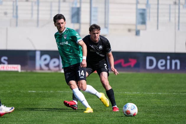 Deutschland: Fussball 2. Bundesliga, Saison 2025 26, 29. Spieltag, Preußen Münster vs SpVgg Greuther Fürth, 11.04.2026, LVM Preußenstadion (Münster, Nordrhein-Westfalen) Charalambos Makridis (Preußen Münster, 14) Lukas Reich (SpVgg Greuther Fürth, 2)