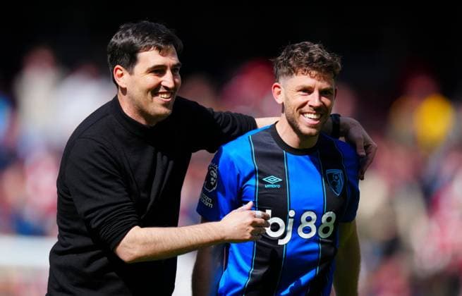 Bournemouth Manager Andoni Iraola celebrates with Ryan Christie at full time Arsenal v AFC Bournemouth, Premier League, Football, Emirates Stadium, London, UK - 11 Apr 2026London Emirates Stadium United Kingdom EDITORIAL USE ONLY No use with unauthorised audio, video, data, fixture lists, club league logos or live services. Online in-match use limited to 120 images, no video emulation. No use in betting, games or single club league player publications. Copyright: xJavierxGarcia Shutterstockx 16823522at