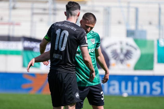 Deutschland: Fussball 2. Bundesliga, Saison 2025 26, 29. Spieltag, Preußen Münster vs SpVgg Greuther Fürth, 11.04.2026, LVM Preußenstadion (Münster, Nordrhein-Westfalen) Branimir Hrgota (SpVgg Greuther Fürth, 10) Tobias Raschl (Preußen Münster, 32)