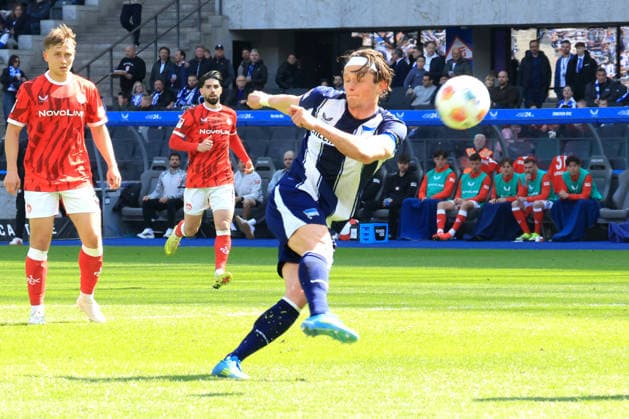 DEU, DFL, 2. FBL, Hertha BSC vs. 1.FC Kaiserslautern, 11.04.2026, Berliner Olympiastadion, Berlin, DEU, DFL, 2. FBL, Hertha BSC vs. 1.FC Kaiserslautern, im Bild Fabian Reese (Hertha BSC Berlin 11) DFL - regulations prohibit any use of Photographs as image sequences and or quasi-video