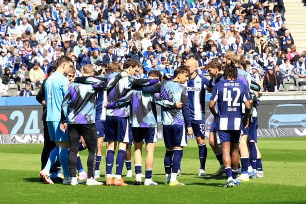 DEU, DFL, 2. FBL, Hertha BSC vs. 1.FC Kaiserslautern, 11.04.2026, Berliner Olympiastadion, Berlin, DEU, DFL, 2. FBL, Hertha BSC vs. 1.FC Kaiserslautern, im Bild Hertha-Spielerkreis DFL - regulations prohibit any use of Photographs as image sequences and or quasi-video
