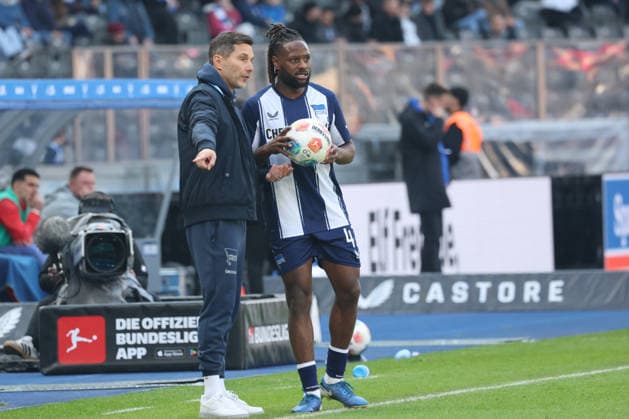 BERLIN, DEUTSCHLAND - APRIL 11: Trainer Coach Stefan Leitl gives instructions to Deyovaisio Zeefuik (Hertha, 42), during the match in the 2. German Bundesliga: Hertha BSC - 1. FC Kaiserslautern at Olympiastadion on matchday 29 on April 11, 2026 in Berlin, Deutschland. DFB regulations prohibit any use of photographs as image sequences and or quasi video. Berlin Deutschland Copyright: xO.Frankex