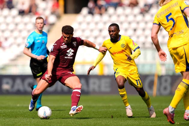 Torino™s Che Adams fights for the ball during the Serie A soccer match between Torino Fc and Hellas Verona at the Stadio Olimpico Grande Torino in Turin, north west Italy - April 11, 2026. - Soccer  Copyright: xFabioxFerrari LaPressex