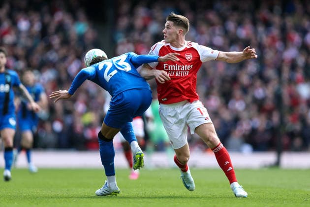 Arsenal v Bournemouth 11 April 2026, London - Premier League Football - Arsenal v AFC Bournemouth - James Hill of Bournemouth heads the ball away from Viktor Gyokeres of Arsenal - Photo: Charlotte Wilson Offside. London UK Copyright: xCharlottexWilsonx xOffsidexOffside