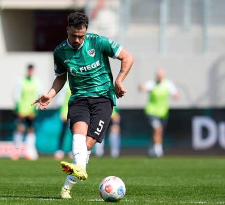 April 11, 2026, Muenster, Germany: SC Preussen Muenster defender YASSINE BOUCHAMA (5) passes the ball during the match between SC Pruessen Muenster and SpVgg Greuther Fuerth in the 2. Bundesliga on April 11, 2026, in Muenster, Germany...DFL REGULATIONS PROHIBIT ANY USE OF PHOTOGRAPHS AS IMAGE SEQUENCES AND OR QUASI-VIDEO Soccer 2026: Pruessen Muenster 0:0 SpVgg Greuther Fuerth  - ZUMAc201 20260411_zap_c201_006 Copyright: xScottxColemanx