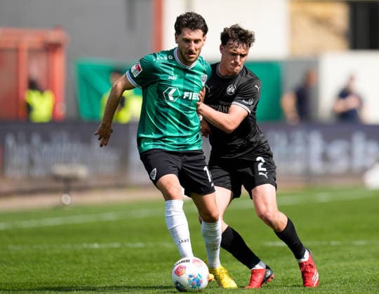 April 11, 2026, Muenster, Germany: SC Preussen Muenster midfielder HARALAMBOS MAKRIDIS (14) works against SpVgg Greuther Fuerth defender LUKAS REICH (2) during the match between SC Pruessen Muenster and SpVgg Greuther Fuerth in the 2. Bundesliga on April 11, 2026, in Muenster, Germany...DFL REGULATIONS PROHIBIT ANY USE OF PHOTOGRAPHS AS IMAGE SEQUENCES AND OR QUASI-VIDEO Soccer 2026: Pruessen Muenster 0:0 SpVgg Greuther Fuerth  - ZUMAc201 20260411_zap_c201_014 Copyright: xScottxColemanx